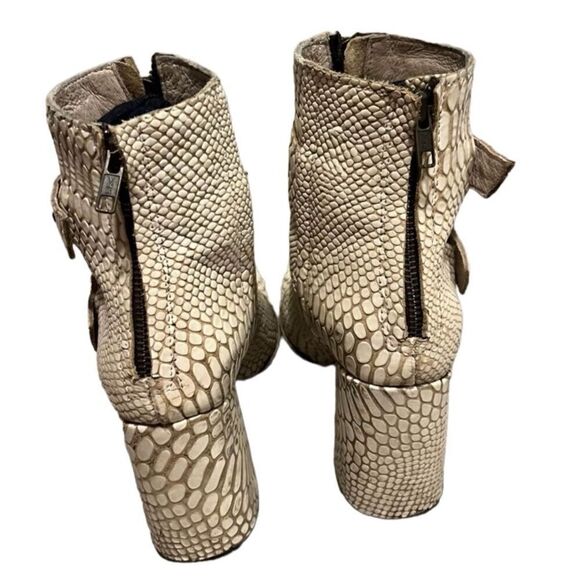 Freebird by Steven - Joey Ankle Booties in White Snake, Size 8 - Picture 7 of 11